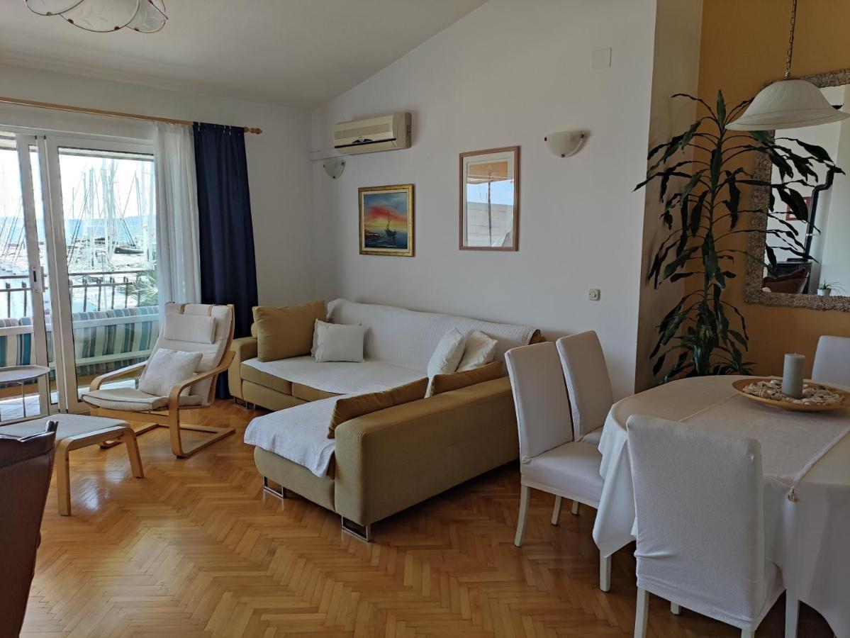 Apartment Gallery Каштела Экстерьер фото